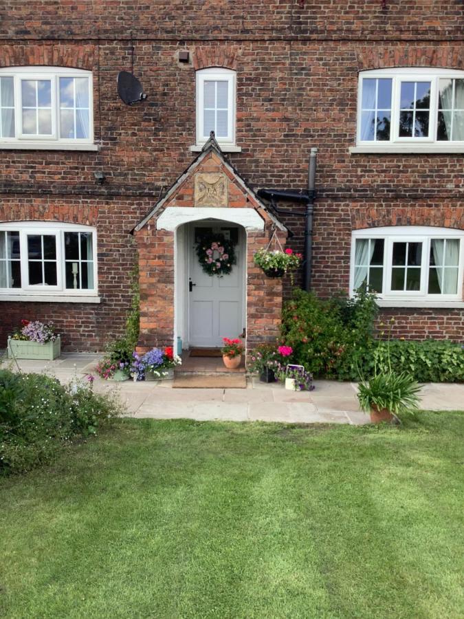 Birtles Farm 3* Knutsford
